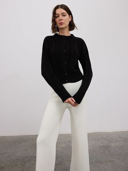 BGN Kardigan w kolorze czarnym rozmiar: 40. Czarne swetry BGN, bez wzorów, z wełny, bez ramiączek. Za 144.58 zł.