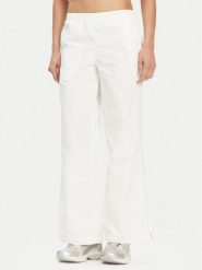 Puma Spodnie dresowe Dare To 629808 Biały Relaxed Fit. Białe spodnie dresowe Puma, bez wzorów, z dresówki. Za 229.99 zł.