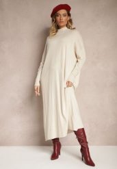 Biała Pudełkowa Sukienka Sweterkowa z Wiskozą i Golfem Rinnine. Białe sukienki Renee, na co dzień, bez wzorów, z wiskozy, eleganckie, bez kołnierzyka, bez ramiączek, maxi. W wyprzedaży za 59.49 zł.