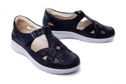 COMFORTABEL 940000-05 ozean/navy, sandały damskie. Niebieskie sandały Comfortabel, bez wzorów, bez obcasa, bez zapięcia. Za 246.94 zł.