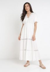 Biała Sukienka Selphie. Białe sukienki Born2be, m, w ażurowe wzory, z koronki, bez kołnierzyka, bez ramiączek, maxi, rozkloszowane. Za 139.99 zł.