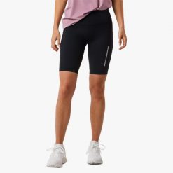 Krótkie legginsy treningowe damskie Swedemount Core Pocket Tights szybkoschnące. Czarne legginsy SWEDEMOUNT, bez wzorów, z tkaniny, sportowe, krótkie. W wyprzedaży za 95.00 zł.