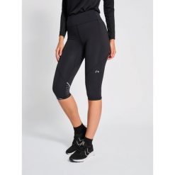 Damskie legginsy 3/4 Newline Nwlchigaco. Czarne legginsy Newline, bez wzorów, z dżerseju, klasyczne. Za 319.00 zł.