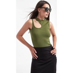 Top GESTUZ. Zielone topy Gestuz, s, bez wzorów, bez kołnierzyka, bez ramiączek. Za 249.00 zł.