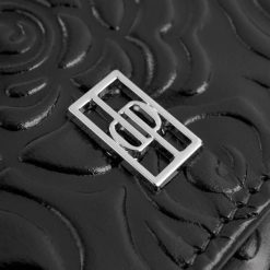 Portfel damski skórzany z tłoczeniem w kwiaty czarny z ochroną RFID Paolo Peruzzi AL-12-BL. Brązowe portfele bez wzorów, ze skóry. Za 89.00 zł.