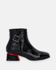 CZARNE BOTKI NA OBCASIE 0085434R 26121 B. Czarne botki Venezia, bez wzorów, ze skóry, bez obcasa, na obcasie, bez zapięcia. Za 359.00 zł.
