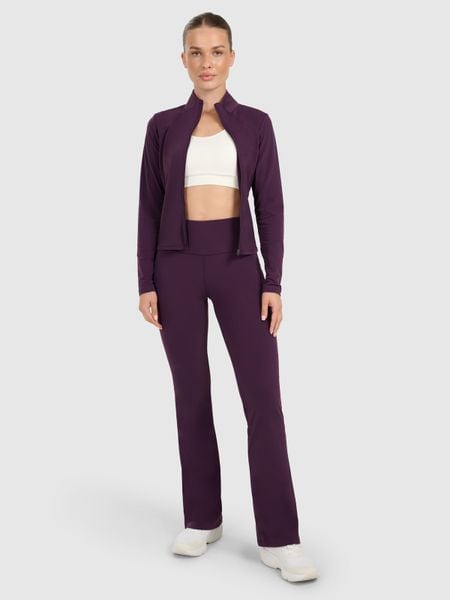 4F Legginsy z rozszerzanymi nogawkami damskie - fioletowe M. Fioletowe legginsy 4f, bez wzorów, z dzianiny, eleganckie. Za 129.99 zł.