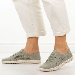 Zielone skórzane półbuty damskie Jezzi 9771. Zielone półbuty wsuwane Jezzi, na lato, w ażurowe wzory, z jeansu, biznesowe, z okrągłym noskiem, bez obcasa. Za 219.00 zł.