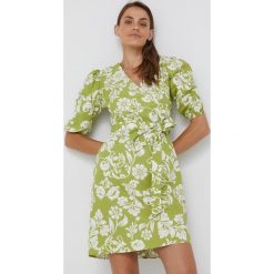 Answear Lab sukienka bawełniana kolor zielony mini dopasowana. Zielone sukienki Answear Lab, s, bez wzorów, z bawełny, bez kołnierzyka, bez ramiączek, mini, dopasowane. W wyprzedaży za 109.99 zł.