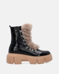 CZARNE BOTKI Z FUTERKIEM 4332 401 BLACK. Czarne botki Venezia, bez wzorów, ze skóry, bez obcasa, bez zapięcia. Za 299.00 zł.