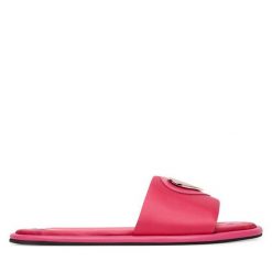 Klapki LOVE MOSCHINO. Czerwone klapki Love Moschino, bez wzorów, bez obcasa, bez zapięcia. Za 799.99 zł.