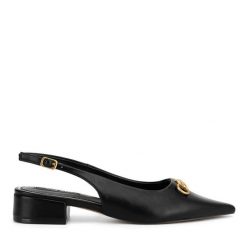 Sandały Nine West. Czarne sandały Nine West, bez wzorów, bez obcasa, na płaskiej podeszwie, bez zapięcia. Za 199.99 zł.