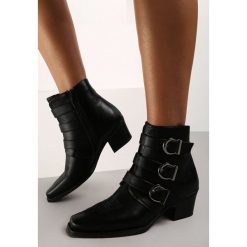 Czarne Botki Carlen. Czarne botki Renee, bez wzorów, za kostkę, bez obcasa, na obcasie, bez zapięcia. W wyprzedaży za 135.99 zł.