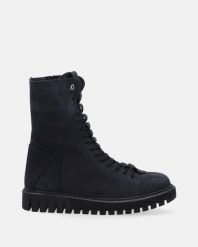 GRANATOWE BOTKI Z NUBUKU 258422 R10 NAVY. Niebieskie botki Venezia, bez wzorów, z nubiku, bez obcasa, bez zapięcia. Za 349.00 zł.