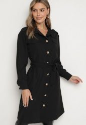 Czarna Koszulowa Sukienka z Ozdobnymi Guzikami i Wiązanym Paskiem Alttia. Czarne sukienki Born2be, na co dzień, l, bez wzorów, eleganckie, bez kołnierzyka, bez ramiączek, midi, koszulowe. W wyprzedaży za 127.49 zł.