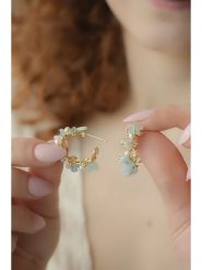 Pierres delicates Pozłacane kolczyki-półkreole z opalami rozmiar: onesize. Niebieskie kolczyki Pierres delicates, z opalem, pozłacane. Za 48.95 zł.