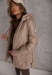 Brązowa Przejściowa Kurtka z Kapturem Pikowanymi Przeszyciami i Suwakami Kave. Brązowe kurtki Renee, l, bez wzorów, z jeansu, z kapturem. Za 159.99 zł.