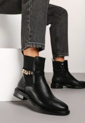 Czarne Botki w Stylu Sztybletów Zdobione Paskiem z Metalową Aplikacją Riavessa. Czarne botki Renee, z aplikacjami, eleganckie, bez obcasa, na obcasie, bez zapięcia. W wyprzedaży za 87.49 zł.