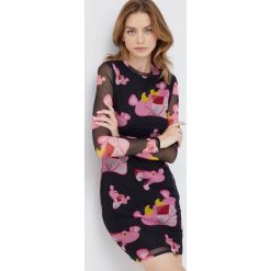 Desigual sukienka kolor czarny mini dopasowana. Czarne sukienki Desigual, l, bez wzorów, z tkaniny, bez kołnierzyka, bez ramiączek, maxi, dopasowane. W wyprzedaży za 244.99 zł.