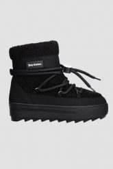 JUICY COUTURE Czarne śniegowce damskie Juicy Snow Boot. Czarne botki Juicy Couture, bez wzorów, bez obcasa, bez zapięcia. W wyprzedaży za 499.99 zł.