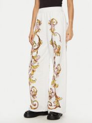 Versace Jeans Couture Spodnie dresowe 78HAA3P0 Biały Relaxed Fit. Białe spodnie dresowe Versace Jeans Couture, bez wzorów, z bawełny. Za 619.99 zł.