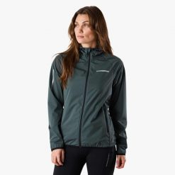 Kurtka do biegania damska Swedemount Ultra Light Running Jacket szybkoschnąca. Czarne kurtki do biegania SWEDEMOUNT, xs, bez wzorów, z materiału, z kapturem, do biegania. Za 329.99 zł.