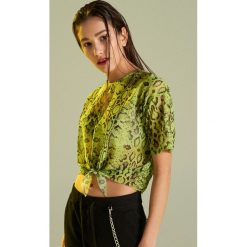 Krótka bluzka z wiązaniem - Zielony. Bluzki Cropp. W wyprzedaży za 19.99 zł.