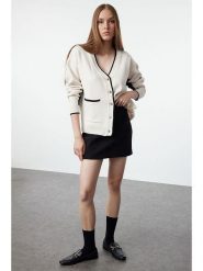 Trendyol Kardigan w kolorze biało-czarnym rozmiar: L. Białe swetry Trendyol, l, bez wzorów, bez ramiączek. Za 73.99 zł.