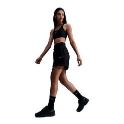 Biustonosz sportowy Nike średnie wsparcie. Czarne biustonosze sportowe Nike, bez wzorów, z materiału, na fitness i siłownię, dri-fit (nike). Za 141.00 zł.