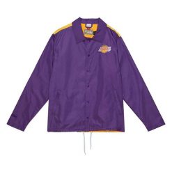 Kurtka wodoodporna Los Angeles Lakers Big Face 5.0. Fioletowe kurtki przeciwdeszczowe Mitchell & Ness, s, z aplikacjami, z materiału, bez kaptura, na fitness i siłownię. Za 530.75 zł.