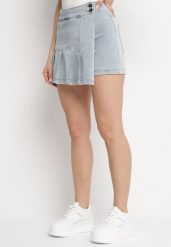 Jasnoniebieskie Bawełniane Spódnico-Szorty Jeansowe Ozdobione Plisami Tulvesin. Niebieskie szorty Born2be, z aplikacjami, z bawełny, eleganckie. Za 159.99 zł.