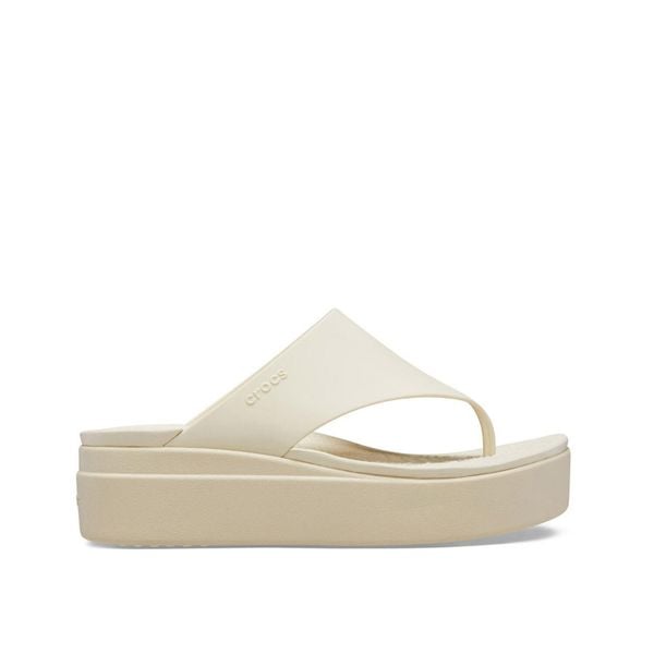 Japonki Dla Dorosłych Crocs Brooklyn Flip. Brązowe japonki Crocs, bez wzorów, z materiału. Za 181.99 zł.