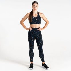 Legginsy sportowe damskie Influential. Zielone legginsy sportowe Dare 2b, bez wzorów, na fitness i siłownię. W wyprzedaży za 139.15 zł.