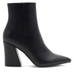 Botki Nine West. Czarne botki Nine West, bez wzorów, bez obcasa, na słupku, bez zapięcia. Za 279.99 zł.