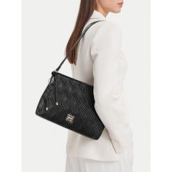 Torebka Nine West. Czarne torebki klasyczne Nine West, bez wzorów, klasyczne, bez dodatków. Za 199.99 zł.