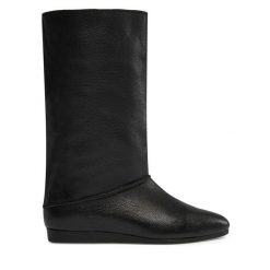 Botki Balagan. Czarne botki BALAGAN, bez wzorów, bez obcasa, na płaskiej podeszwie, bez zapięcia. Za 629.99 zł.