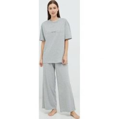 Calvin Klein Underwear piżama damska kolor szary. Szare piżamy Calvin Klein Underwear, l, bez wzorów, bez kołnierzyka, bez ramiączek. W wyprzedaży za 249.99 zł.
