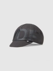 4F Czapka kolarska uniseks - czarna Uniwersalny. Czarne czapki z daszkiem 4f, bez wzorów, z bawełny, eleganckie. W wyprzedaży za 39.99 zł.