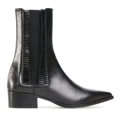 Botki Eva Longoria. Czarne botki Eva Longoria, bez wzorów, bez obcasa, na płaskiej podeszwie, bez zapięcia. Za 549.99 zł.
