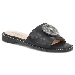 Klapki damskie S. Barski, eleganckie z eko skóry na płaskim obcasie ze sprzączką, czarne, KV51-013. Czarne klapki S.BARSKI, bez wzorów, ze skóry, eleganckie, bez obcasa, na płaskiej podeszwie, bez zapięcia. Za 109.00 zł.