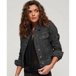 Damska krótka kurtka dżinsowa Superdry Workwear St Tropez. Szare kurtki Superdry, bez wzorów, bez kaptura. W wyprzedaży za 579.90 zł.