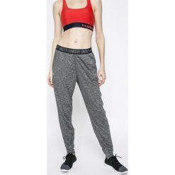Under Armour - Spodnie. Spodnie dresowe marki Under Armour. W wyprzedaży za 149.90 zł.