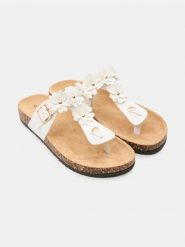 Japonki z aplikacją kwiatową - biały. Białe japonki Sinsay, z aplikacjami. Za 49.99 zł.