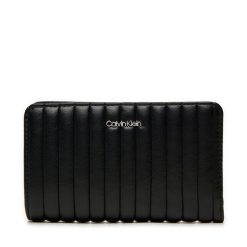 Duży Portfel Damski Calvin Klein. Czarne portfele Calvin Klein, bez wzorów. Za 219.99 zł.