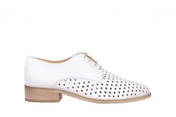 Półbuty Bayla-118 3104 Natural Bianco, Beż, Skóra naturalna - 40. Białe półbuty wsuwane Bayla, w ażurowe wzory, ze skóry, bez obcasa. W wyprzedaży za 89.10 zł.