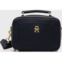 Tommy Hilfiger torebka kolor granatowy. Niebieskie torebki klasyczne Tommy Hilfiger, bez wzorów, bez dodatków. W wyprzedaży za 469.99 zł.