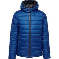 Parka dla dzieci Hummel Hummel North Quilted. Niebieskie płaszcze Hummel, bez wzorów, z tkaniny, sportowe, bez kaptura. W wyprzedaży za 216.00 zł.