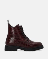 BORDOWE BOTKI Z MOTYWEM ZWIERZĘCYM L010CRBOOBB034. Czerwone botki Venezia, bez wzorów, ze skóry, bez obcasa, bez zapięcia. Za 429.00 zł.