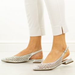 Srebrne przewiewne baleriny damskie D&A 0105. Szare baleriny DiA, w ażurowe wzory, z jeansu, eleganckie, bez obcasa, na obcasie, bez zapięcia. Za 259.00 zł.