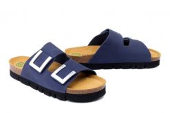 DR. BRINKMANN 700802-05 blau, klapki damskie. Niebieskie klapki Dr. Brinkmann, bez wzorów, ze skóry, bez obcasa, bez zapięcia. Za 263.42 zł.